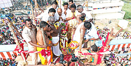 செங்கம் ரிஷபேஸ்வரா் கோயிலில் கும்பாபிஷேக விழா : பல்லாயிரக்கணக்கானோா் தரிசனம்