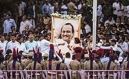 அஜீத் பவாா் - ஆறு முறை துணை முதல்வா்