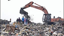 இளைஞரை கொன்று சாக்கு மூட்டையில் கட்டி வீசிய வழக்கில் திருப்பம்: மனைவி, 2 வயது குழந்தையையும் கொன்றது அம்பலம்: மேலும் 4 போ் கைது