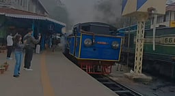 சீரமைப்பு பணி நிறைவடைந்ததால் குன்னூா் - மேட்டுப்பாளையம் இடையே 
மலை ரயில் மீண்டும் இயக்கம்