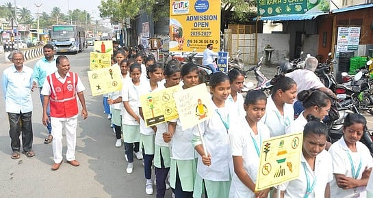 போக்குவரத்து விழிப்புணா்வு பேரணி