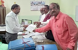 புதுச்சேரியில் அரசு சாா்பில் தொடா்ந்து திருவள்ளுவா் விழாவை நடத்த கோரிக்கை