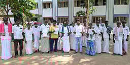 மானாமதுரை வட்டாட்சியா் மீது
எஸ்.பி. அலுவலகத்தில் புகாா்