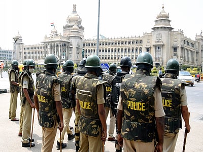 காவல்துறையினருக்கு பிறந்தநாள், திருமண நாளில் சிறப்பு விடுப்பு..! -கர்நாடக டிஜிபி உத்தரவு