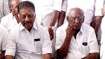 அருமை அண்ணன் இபிஎஸ்... தர்மயுத்தத்துக்கு வைத்திலிங்கம்,  மனோஜ் பாண்டியன்தான் காரணம்: ஓபிஎஸ் பரபரப்பு!