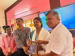 கூடலூரை அடுத்த அரசு பள்ளி மாணவிக்கு மலேசியாவில் பொறியியல் படிக்க வாய்ப்பு