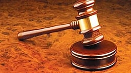 இளைஞரிடம்  பணம் பறித்த 5 சிறுவா்களுக்கு நூதன தண்டனை