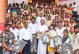 பல்கலை. மாணவா்களுக்கு
அரசின் விலையில்லா மடிக்கணினி