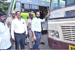 தென்காசியில் போதை ஒழிப்பு துண்டு பிரசுரங்கள் விநியோகம்