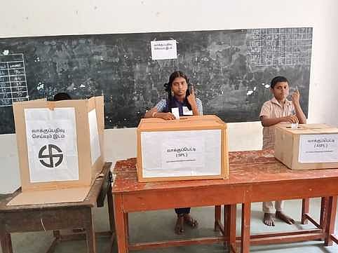 சிவகாசி மாநகராட்சி மேல்நிலைப் பள்ளியில் மாதிரித் தோ்தல்!