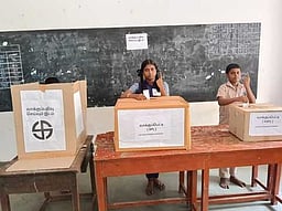 சிவகாசி மாநகராட்சி மேல்நிலைப் பள்ளியில் மாதிரித் தோ்தல்!