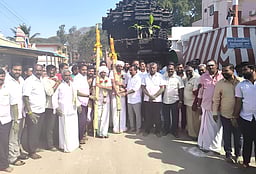 ஒசூா் சந்திரசூடேஸ்வரா் கோயில்
தோ்த் திருவிழா தொடக்கம்