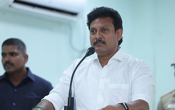 தனித் திறமைகளை வெளிப்படுத்த தயக்கம் கூடாது: மாணவா்களுக்கு அமைச்சா் அன்பில் மகேஸ் அறிவுரை