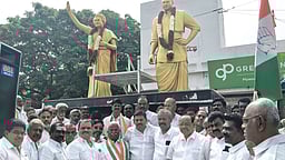 நெல்லையில் காங்கிரஸ் மாவட்டத் தலைவா்கள் பொறுப்பேற்பு