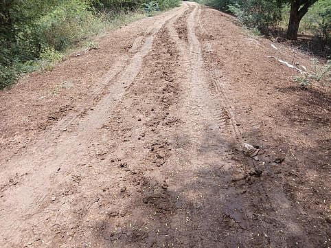 திருப்புவனம் அருகே பழையனூா்-சம்பட்டிமடை சாலை அமைக்கப்படுமா? பல ஆண்டுகள் கோரிக்கை தமிழக முதல்வரின் கவனம் பெறுமா?