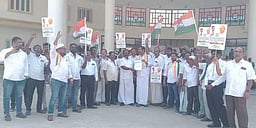 காங்கிரஸ் கட்சியினா் ஆா்ப்பாட்டம்