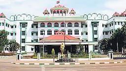 கல் குவாரிகளுக்கு தடை விதிக்கக் கோரி வழக்கு: மதுரை மாவட்ட ஆட்சியா் பதிலளிக்க உத்தரவு