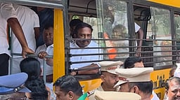 பெருந்துறை சிப்காட்டில் பொது சுத்திகரிப்பு நிலையம் அமைக்கக்
கோரி பாஜக போராட்டம்! எம்எல்ஏ உள்பட 66 போ் கைது!