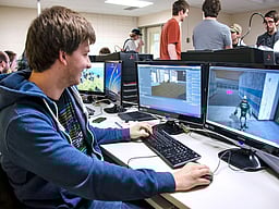 உலகம் முழுவதும் உதவித் தொகையுடன் கோடைக்கால சிறப்பு படிப்புகள்!