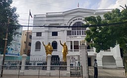 பிப்.4-இல் அதிமுக  மாவட்டச் செயலா்கள் கூட்டம்