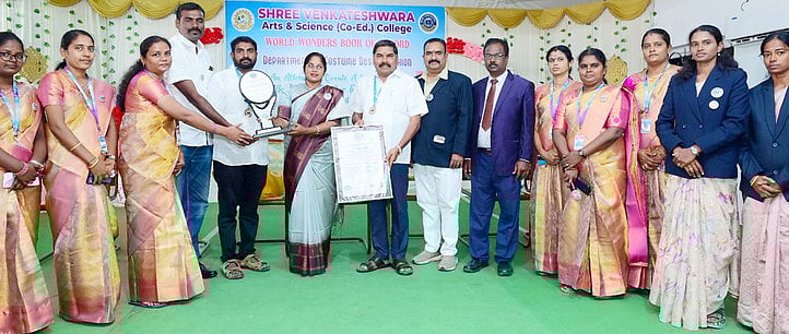 ஸ்ரீவெங்கடேஸ்வரா கல்லூரியில் 
தியாகிகள் தின உலக சாதனை நிகழ்வு