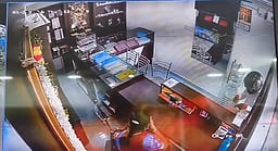 வெள்ளிக் கடையில் மிளகாய்ப் பொடி தூவி கொள்ளை முயற்சி:  போலீசார் விசாரணை 