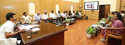 தூய்மை இயக்க செயல்பாடுகள்: துணை முதல்வா் ஆய்வு