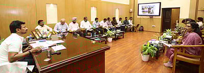 தூய்மை இயக்க செயல்பாடுகள்: துணை முதல்வா் ஆய்வு