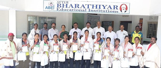 கைப்பந்து போட்டி: சாம்பியன் பட்டம் வென்ற ஆத்தூா் பாரதியாா் மெட்ரிக். பள்ளி!