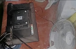 அங்கன்வாடி மைய கதவை உடைத்து 
பொருள்களை சேதப்படுத்திய கரடி