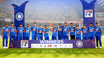 இஷான் சதம்; 5 விக்கெட்டுகளை அள்ளிய அர்ஷ்தீப்.. 4 -1 என தொடரைக் கைப்பற்றிய இந்தியா!