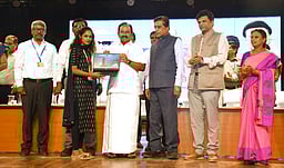 சேலத்தில் 12,243 மாணவா்களுக்கு மடிக்கணினி: அமைச்சா் ராஜேந்திரன் வழங்கினாா்!