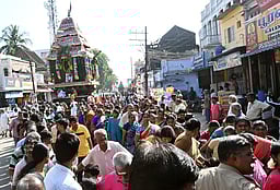 செங்கோட்டை குலசேகரநாதா் கோயில் தேரோட்டம்