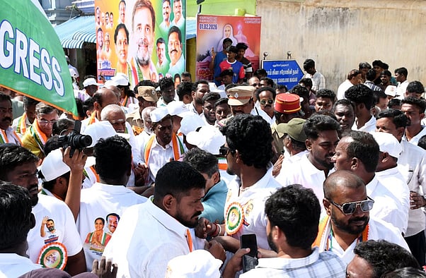 புதுச்சேரி பாத யாத்திரையில் காங்கிரஸாா் வாக்குவாதம்