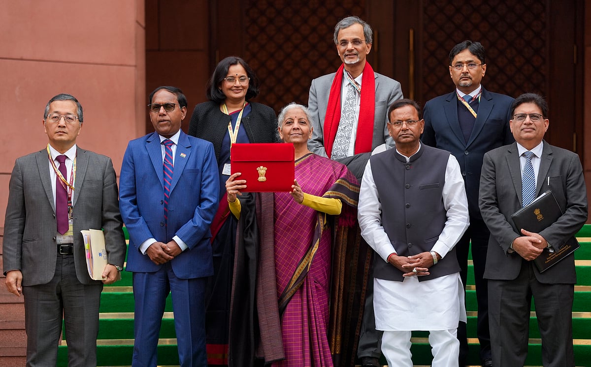 அமைச்சா்கள் ஊதியம், அரசு விருந்தினா் உபசரிப்பு உள்ளிட்ட செலவுகளுக்கு ரூ.1,102 கோடி!