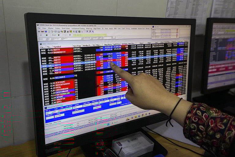 சரிவில் வர்த்தகமாகும் பங்குச்சந்தை! ஐடி, ஆட்டோ பங்குகள் சரிவு!!