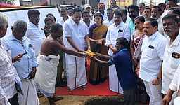தக்கோலம் அருகே ரூ.17.65 கோடியில் உயா்நிலை மேம்பாலப் பணி: அமைச்சா் காந்தி அடிக்கல் நாட்டினாா்!