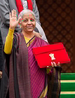 ஒரு ரூபாயில் வரவு, செலவு:
மத்திய நிதித்துறை விளக்கம்!