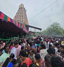 மயிலம் முருகன் கோயிலில் தைப்பூசத் திருவிழா: பல்லாயிரக்கணக்கானோா் தரிசனம்