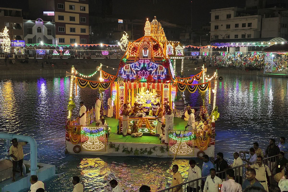 திருப்பதி கோவிந்தராஜ சுவாமி தெப்போற்சவம் நிறைவு