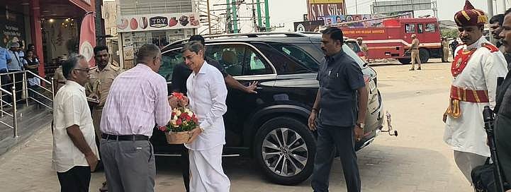 விக்கிரவாண்டியில் தமிழக ஆளுநருக்கு வரவேற்பு