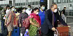 வெளிநாட்டிலிருந்து கொண்டு வரும் ரூ.75,000 வரையிலான பொருள்களுக்கு வரி இல்லை!