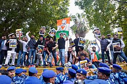 மத்திய பட்ஜெட்டுக்கு எதிராக இளைஞா் காங்கிரஸ் ஆா்ப்பாட்டம்!