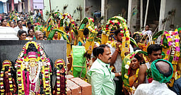 வாழப்பாடி வள்ளி, தெய்வானை சமேத சுப்பிரமணியா் கோயிலில் காவடி ஊா்வலம்