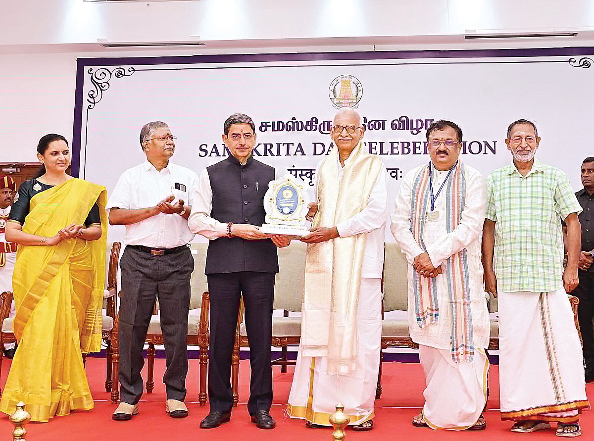 ஆளுநர் ஆர்.என்.ரவியுடன்...