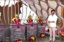 தவெக கொள்கைத் தலைவர்களுக்கு விஜய் மரியாதை