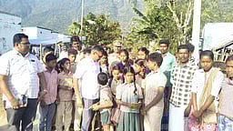 குழந்தைகள் பள்ளிக்குச் சென்று வர பாதுகாப்பான வாகன ஏற்பாடு செய்யக் கோரிக்கை