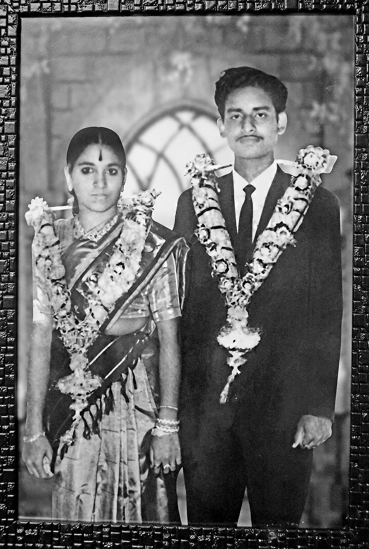 திருமணக் கோலத்தில்...