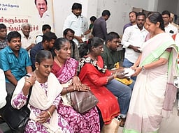 மாற்றுத்திறனாளிகளுக்கு சிறப்பு செயலியுடன் கைப்பேசிகள்