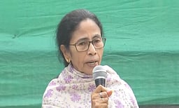 நாங்கள் வந்தவுடன் தில்லியே பயப்படுகிறது! - காவல்துறை மீது மமதா குற்றச்சாட்டு